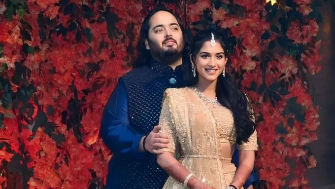 Watch Anant Ambani and Radhika Merchant dance on ‘Aaj kal tere mere pyaar ke charche’.